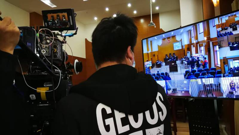 AI生成VS人工创意——阿拉尔市广告片拍摄公司的技术浪漫主义实践